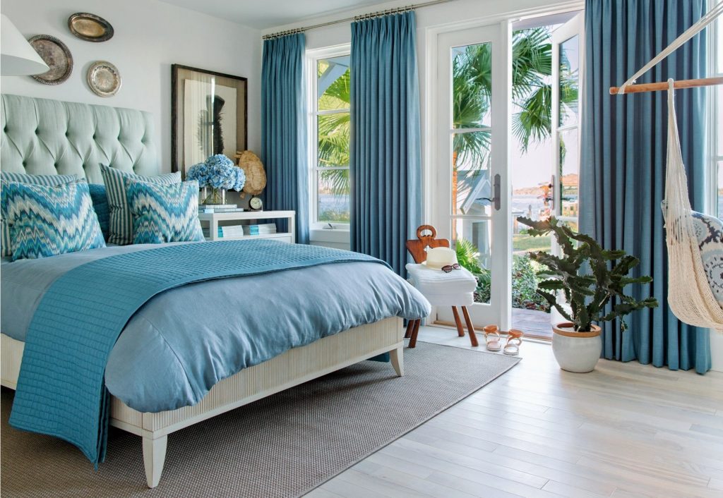 Phòng ngủ phong cách địa Trung Hải được thiết kế với màu xanh biển dịu mát