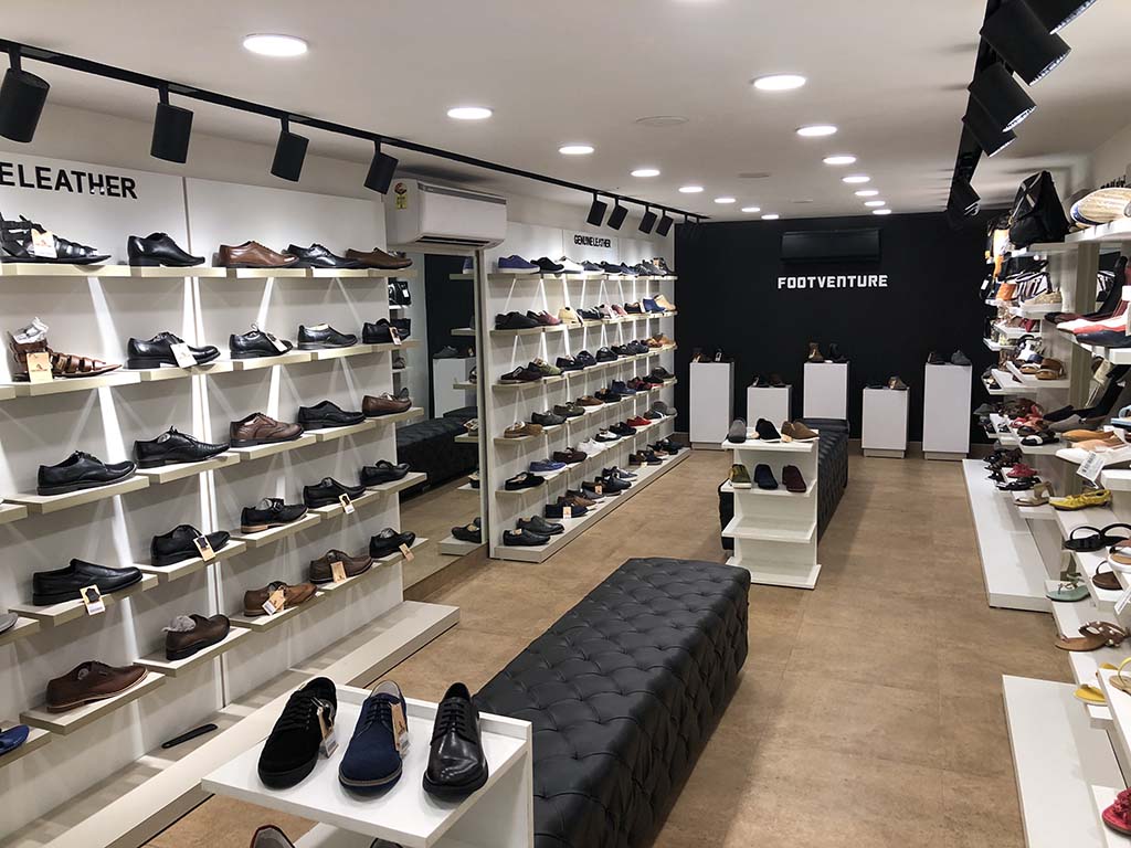Mẫu thiết kế showroom giày dép của Tuấn Giang