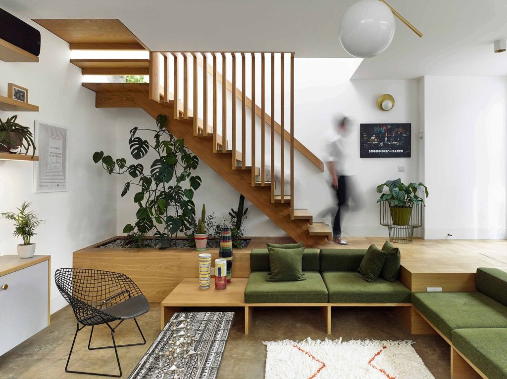 Mẫu thiết kế phòng khách hiện đại kết nối với cầu thang bằng gỗ 