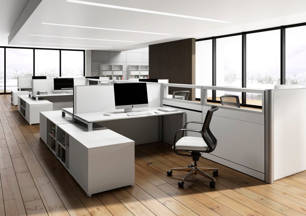Việc sử dụng đồ nội thất đa năng là bàn làm việc có kèm kệ đựng tài liệu tiện lợi đã giúp văn phòng 30m2 thêm rộng rãi và tiện nghi hơn