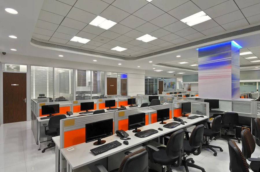 Thiết kế phòng làm việc của nhân viên với không gian nhiều ánh sáng