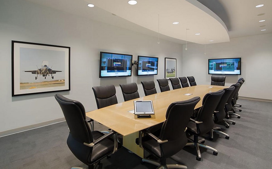 Phòng họp cần trang bị đầy đủ nội thất và máy móc để cuộc họp diễn ra thuận lợi