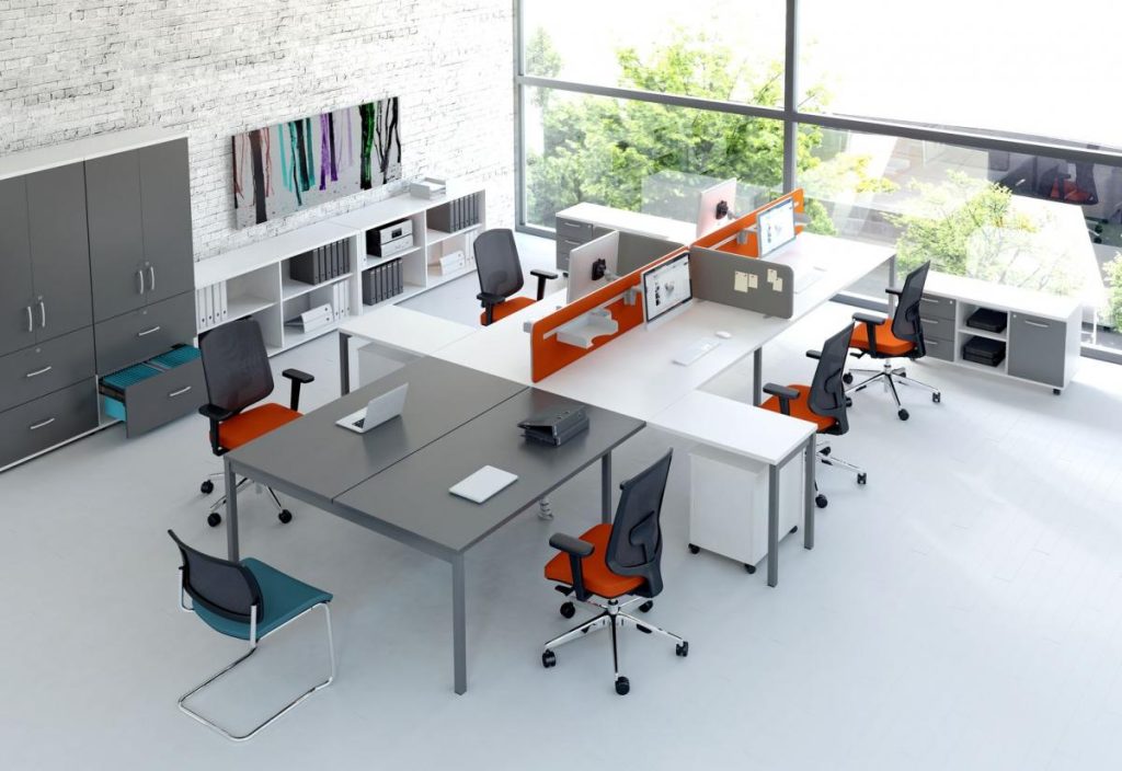 Mẫu văn phòng làm việc 20m2 được thiết kế với nội thất đơn giản. Bàn làm việc được có vách ngăn module nhỏ để ngăn cách và tạo không gian làm việc riêng cho nhân viên